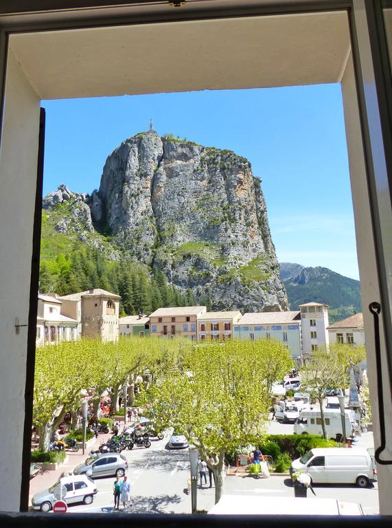 Hotel Du Levant Castellane Exterior foto